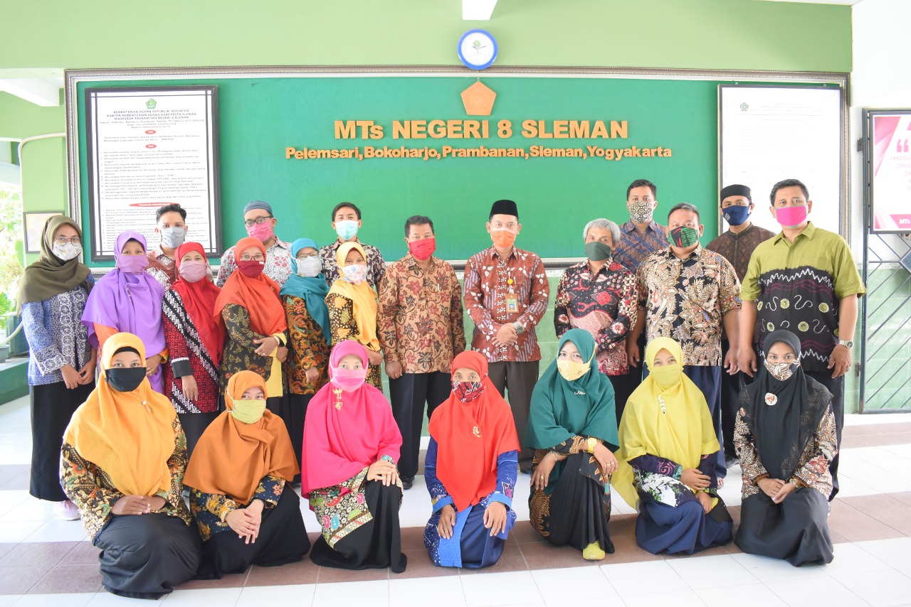 Hari Batik Nasional, MTsN 8 Sleman Berkomitmen Menjaga dan Mengembangkan Kebudayaan Batik