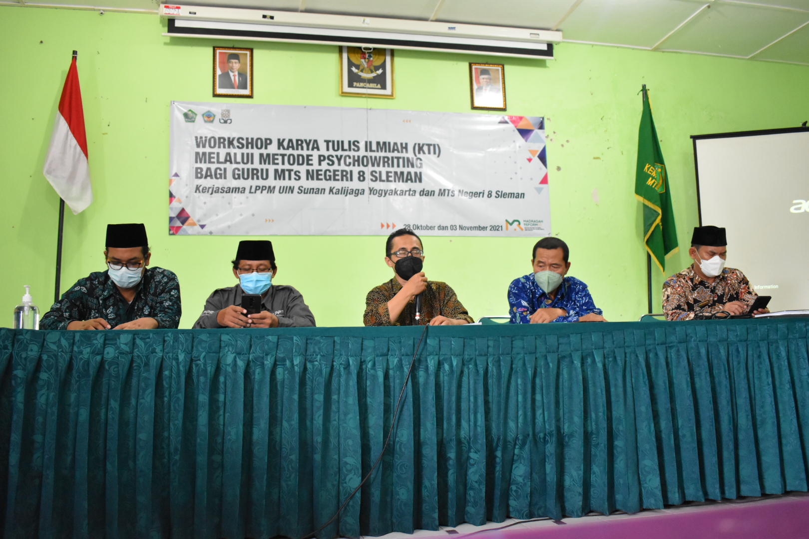 LPPM UIN Sunan Kalijaga Yogyakarta bersama MTsN 8 Sleman Adakan Workshop KTI