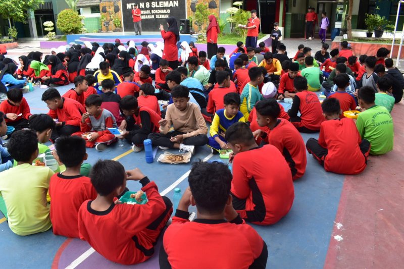 Sarapan Bersama MTs N 8 Sleman untuk Gerakan Madrasah Sehat