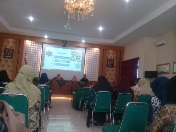 Dua Guru Bahasa Indonesia MTs N 8 Sleman Ikuti Diseminasi  Hasil Bimtek Penggerak Komunitas Belajar