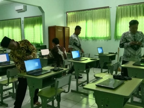 Jelang Asesmen Madrasah, MTsN 8 Sleman Tambah 15 Laptop
