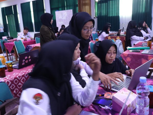 Inspiratif! Guru Bahasa Inggris MTsN 8 Sleman Jadi Diseminator Pembuatan Story Book dan Learning Web