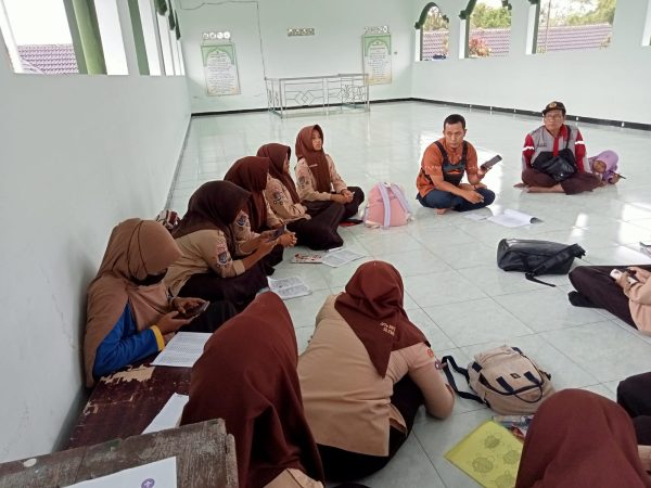 Menuju Pramuka Garuda, Siswa Kelas VIII MTsN 8 Sleman Gembleng Diri di Masjid Nurul Ummah