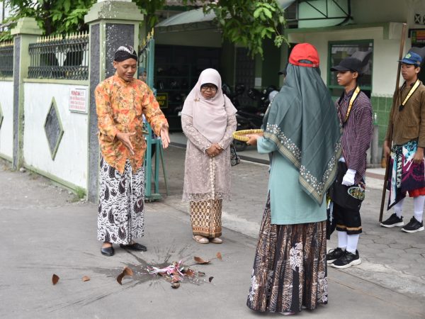 Pembukaan Karnaval MTsN 8 Sleman Berlangsung Meriah dan Penuh Antusiasme