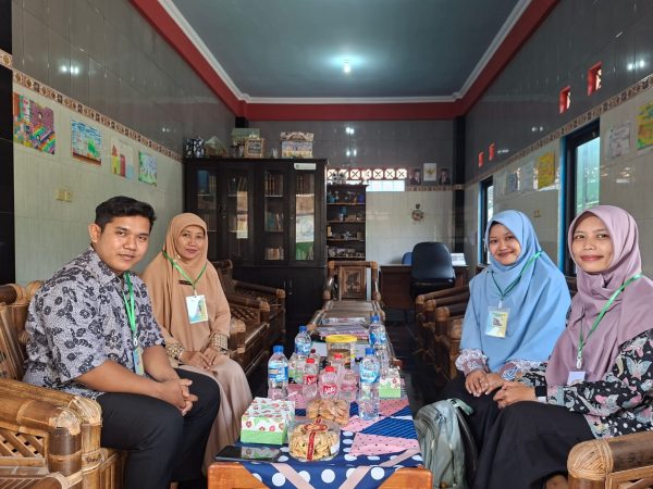 Pelaksanaan Hari Kedua Pengawasan Silang TKA di MTsS Bima Bhakti Pertiwi Berlangsung Lancar