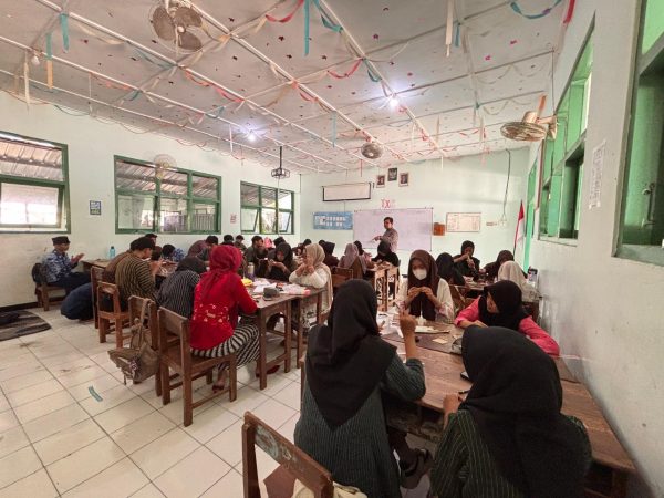 Ujian Praktik Batik MTsN 8 Sleman, Siswa Kelas IX Berkreasi Membuat Canting Cap Beragam Motif