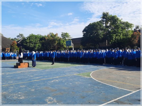 Upacara Apel Pagi Berjalan Khidmat