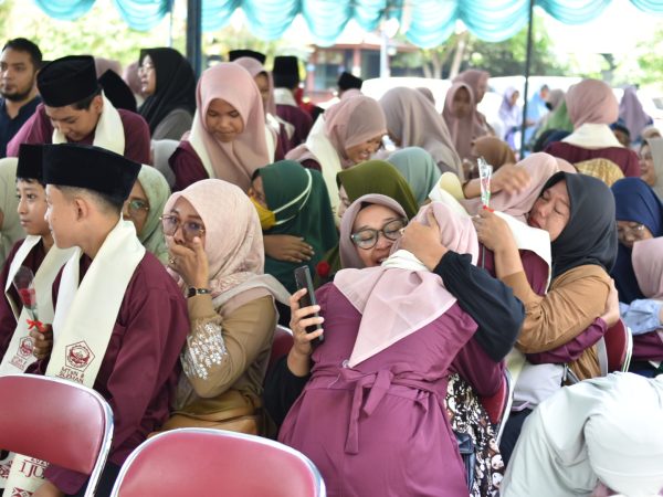 Wisuda Tahfidz MTsN 8 Sleman: Lagu, Puisi, dan Pelukan yang Menggetarkan Hati