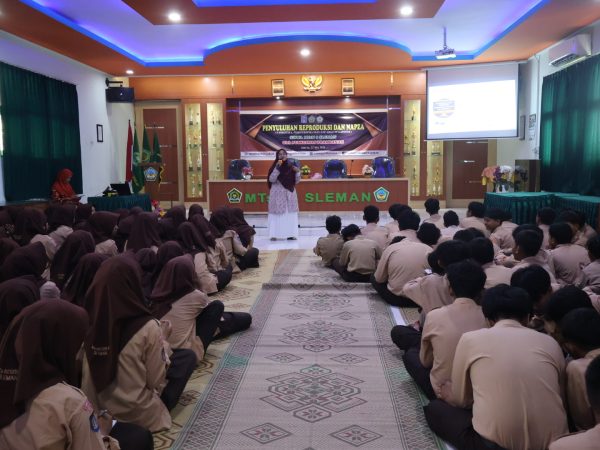 MTsN 8 Sleman Gelar Penyuluhan Kespro dan NAPZA untuk Siswa Kelas VII dan VIII