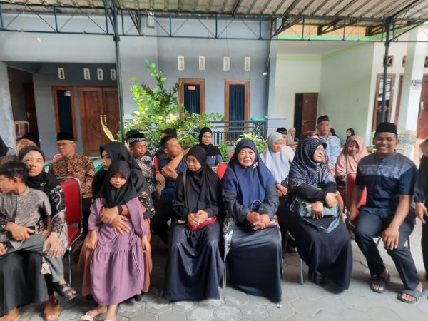 Orang Tua dari Guru Meninggal, Guru dan Pegawai MTsN 8 Sleman Takziah