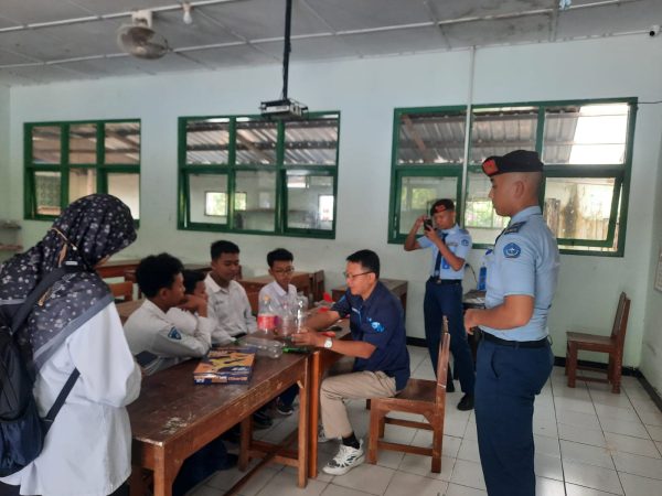Semangat Berinovasi, Siswa MTsN 8 Sleman Ikuti Bimbingan Pembuatan Roket Air