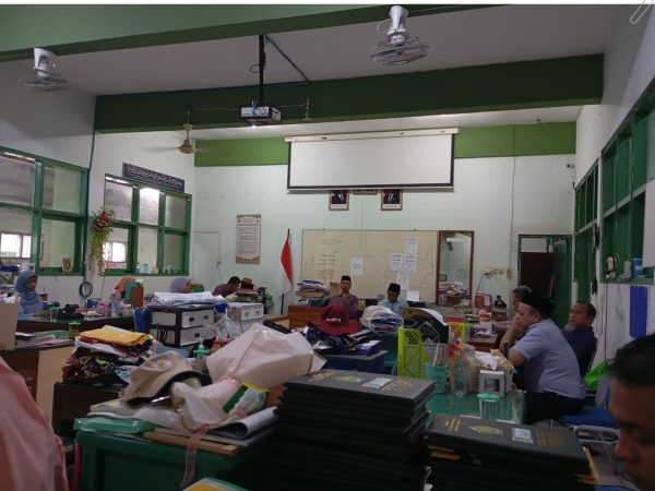 Perkenalkan Program Kemenag Sleman “Sapa Spontan dan Mas Santri”, MTs N 8 Sleman gelar Briefing.