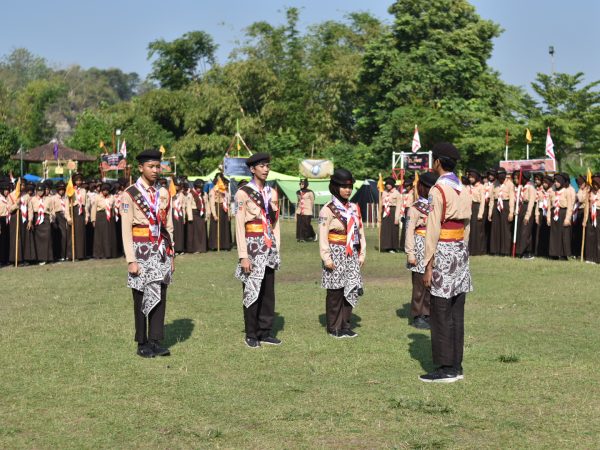 Upacara Pembukaan Kemah Budaya MTsN 8 Sleman Berlangsung Khidmat di Bumi Perkemahan Candi Banyunibo