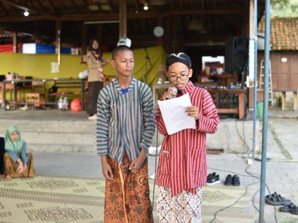 Giat Cerkak Basa Jawa Hidupkan Semangat Literasi dan Budaya dalam Kemah Budaya MTsN 8 Sleman