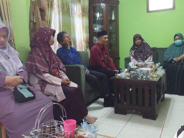 Silaturahim Pulang Haji ke Kediaman Kepala TU MTsN 8 Sleman Berlangsung Penuh Kekeluargaan