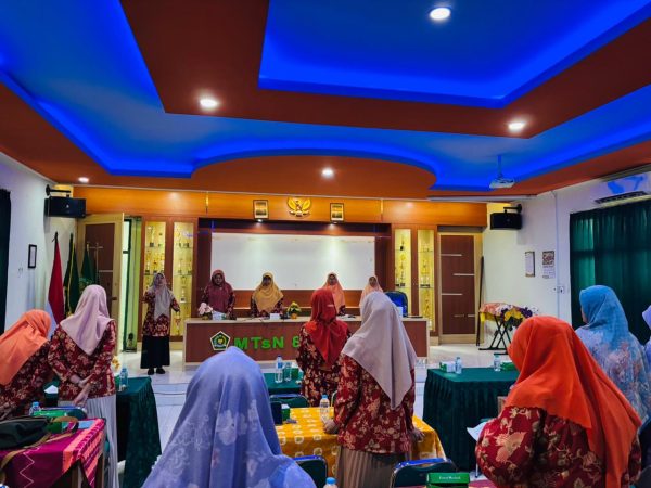 Perkuat Kebersamaan, Dharma Wanita Persatuan MTsN 8 Sleman Gelar Pertemuan Rutin