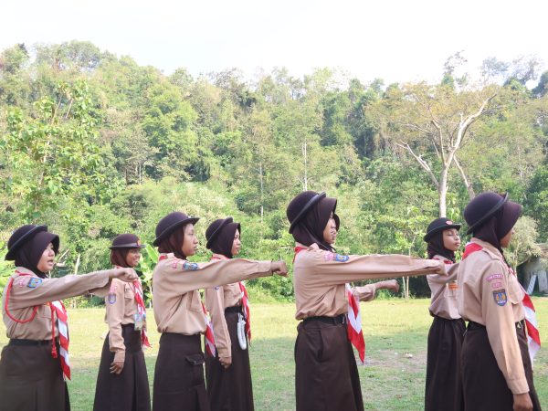 PBB Latih Disiplin dan Kekompakan Peserta Kemah Budaya MTsN 8 Sleman