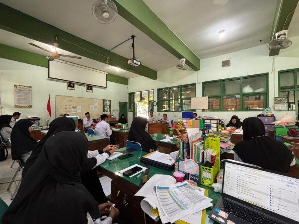 Persiapan Tahun Ajaran 2026/2027, Guru dan Pegawai MTsN 8 Sleman Gelar Rapat