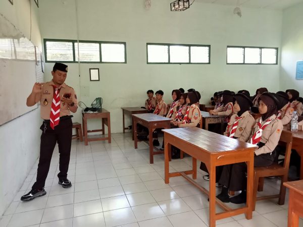 Kak Ryan Berikan Pembekalan Seleksi Pramuka Garuda kepada Peserta Didik MTs Negeri 8 Sleman