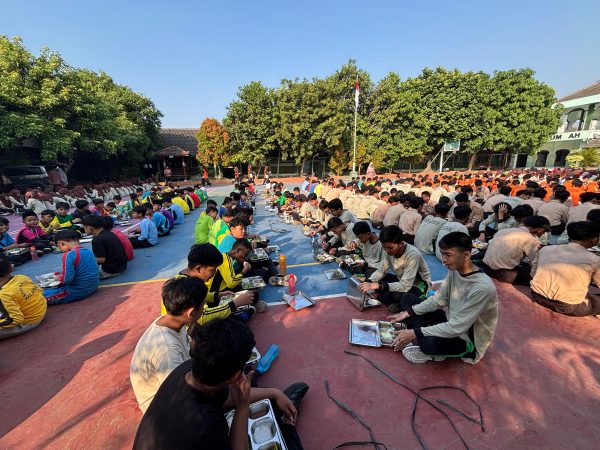 Usai Senam Pagi, Murid MTsN 8 Sleman Antusias Nikmati Program Makan Bergizi Gratis