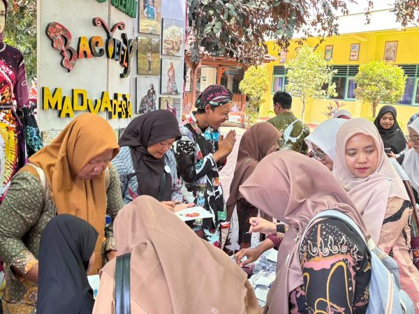 Mini Workshop Batik MTsN 8 Sleman Ramai Pengunjung di TPN XIII
