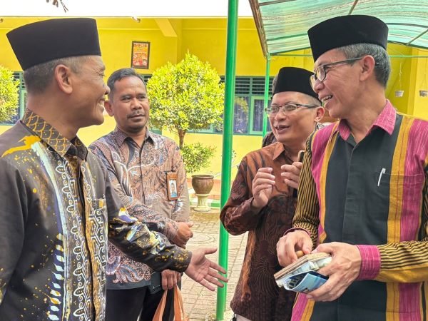 Kepala Dinas Pendidikan Sleman Berikan Apresiasi Inovasi Batik MTsN 8 Sleman di TPN XIII