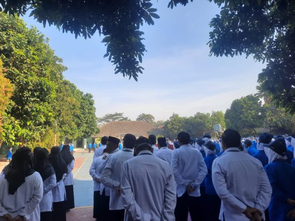 Upacara Rutin Hari Senin MTsN 8 Sleman Pupuk Kedisiplinan