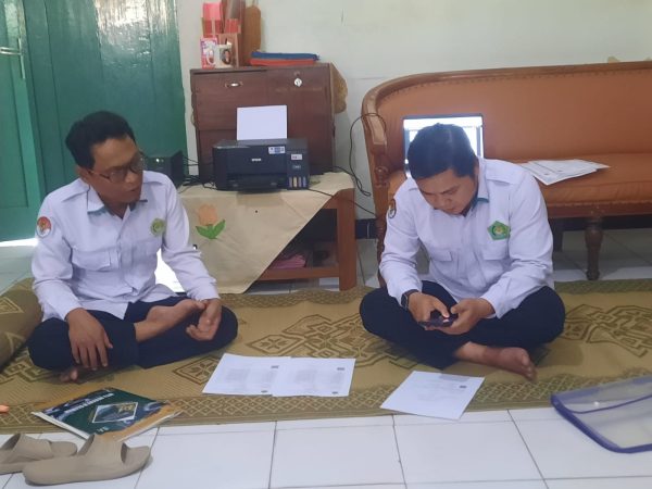 Tim Kurikulum MTsN 8 Sleman Rampungkan Pencetakan Ijazah Siswa Kelas IX Tahun Ajaran 2025/2026