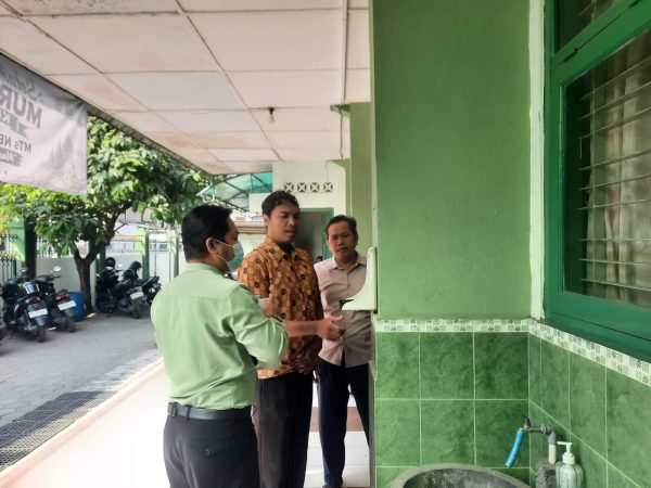 MTsN 8 Sleman dan JMD Pasang Alat Presensi Digital untuk Murid