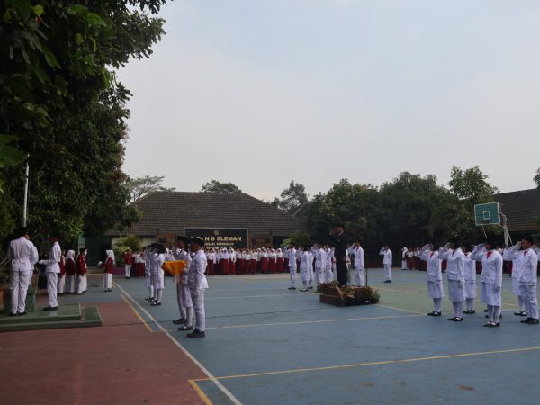 Merah Putih Berkibar, Semangat Kemerdekaan Membara di MTsN 8 Sleman