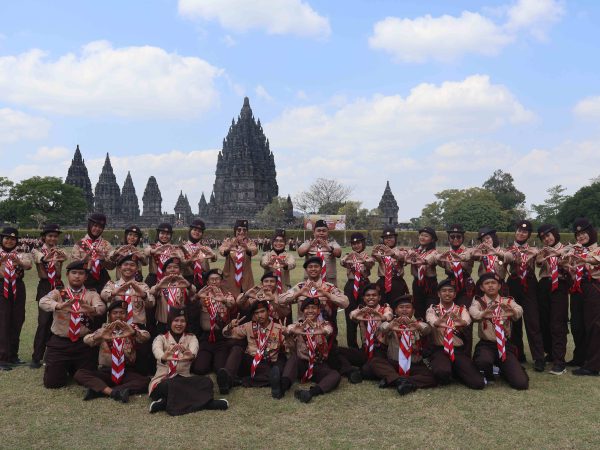 Kak Vera MTsN 8 Sleman Dampingi Peserta Jambore Nasional XII pada Apel Hari Pramuka Ke-65