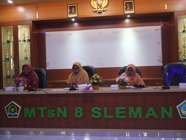 Pertemuan Rutin Dharma Wanita MTsN 8 Sleman Perkuat Peran Istri ASN dalam Mendukung Tugas Suami