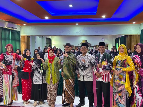 Fashion Show Batik Ciprat MTsN 8 Sleman Tuai Apresiasi Panewu Prambanan