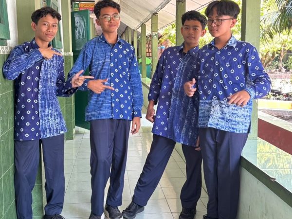 Murid MTsN 8 Sleman Bangga Kenakan Batik Karya Sendiri