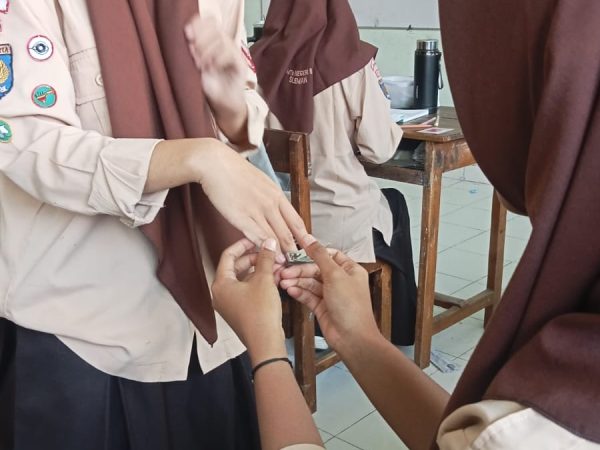 Saling Mengingatkan, Budaya Kebersihan Menjadi Karakter Siswa MTs Negeri 8 Sleman