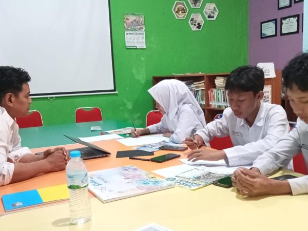 MTs Negeri 8 Sleman Bimbing Persiapan Lomba Poster PERKAMUDA 2026