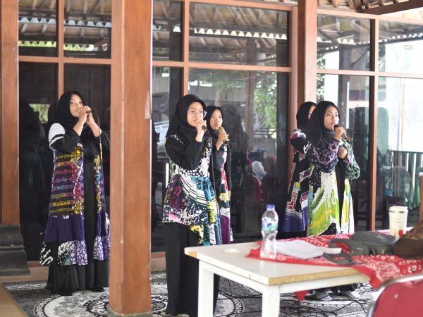 Tampil Menawan, Tim Nasyid MTsN 8 Sleman Siap Tampil di PKM