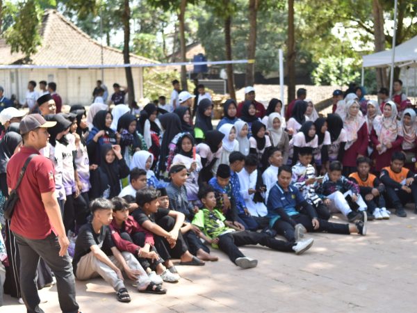 Kompak Dukung Peserta PKM, Warga MTsN 8 Sleman Tunjukkan Semangat Kebersamaan