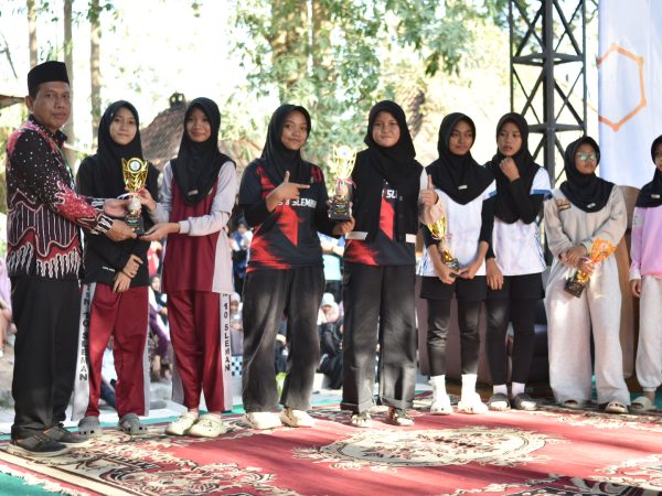 Bulu Tangkis MTsN 8 Sleman Kembali Berjaya, Ganda Putri Raih Juara 3 PKM