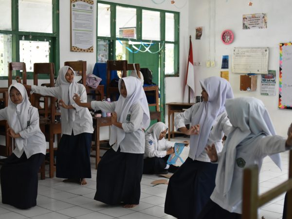 Kokurikuler Kelas VIII MTsN 8 Sleman Mulai Latihan Tari Kreasi Batik Ciprat