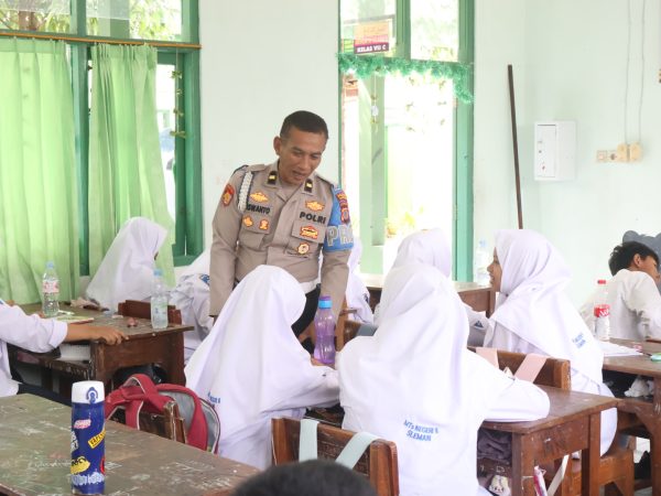 Bukan Sekadar Menjaga Keamanan, Polisi Juga Hadir untuk Melayani