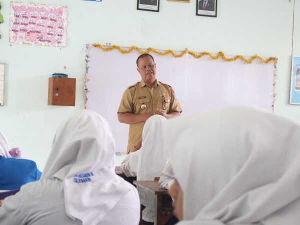 Tekun Belajar, Hormati Guru, Sayangi Teman: Pesan Lurah Arihadi untuk Generasi Muda