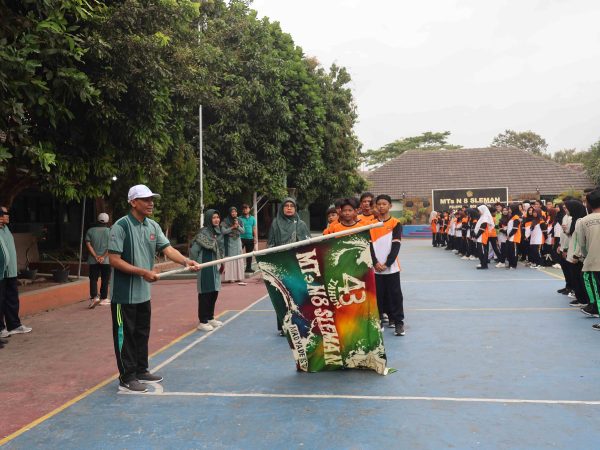 Semarak Haornas, MTsN 8 Sleman Gelar Jalan Sehat Bersama