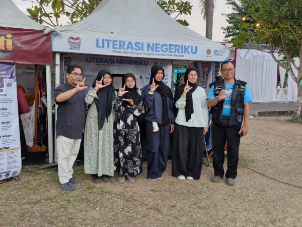 Dua Murid MTsN 8 Sleman Ikuti Workshop Penulisan Artikel Literasi di Jogja Book Fair