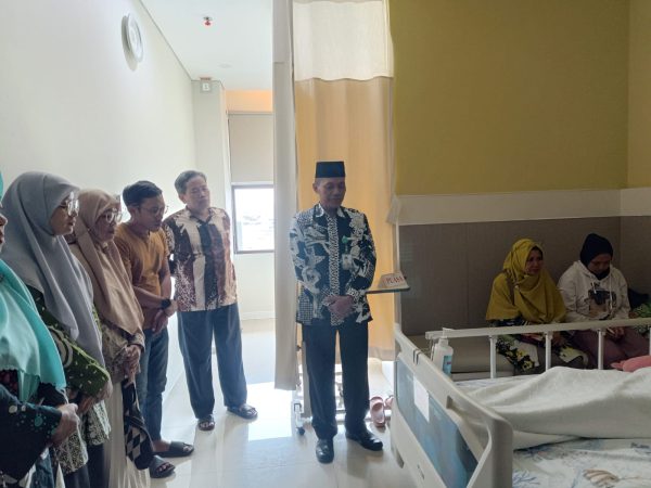 MTsN 8 Sleman Hadir Berikan Dukungan, Jenguk Murid yang Dirawat di RSI PDHI