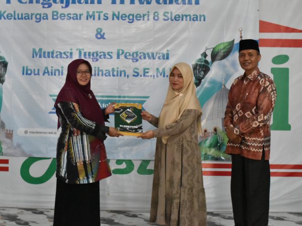 Penuh Haru dan Kekeluargaan, MTsN 8 Sleman Gelar Pisah Sambut Kepala Tata Usaha