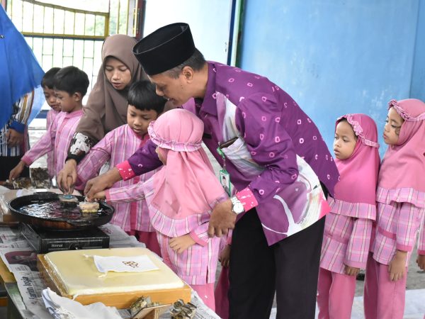 Wastradesta MTsN 8 Sleman Hadirkan Workshop Batik Cap Ramah Lingkungan