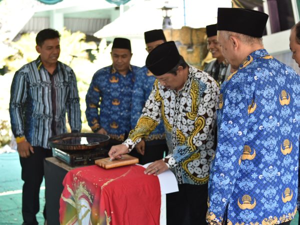 JIROLUPAT: Tamu Undangan Ikut “Mencipta” Lurik Ciprat MTsN 8 Sleman