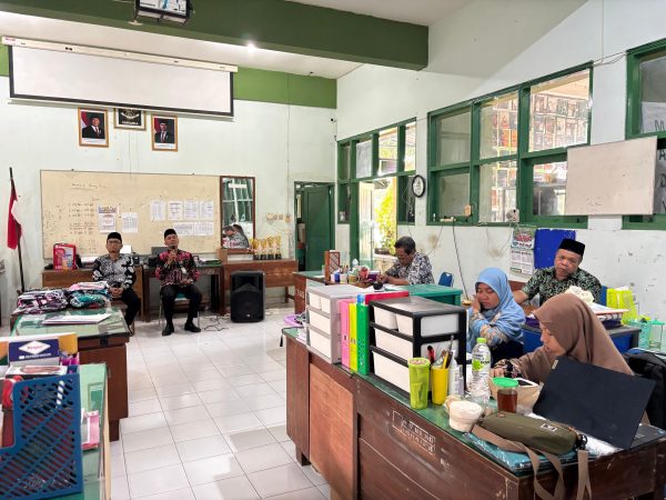 Briefing Jumat, Kepala MTsN 8 Sleman Tekankan Kedisiplinan dan Tahfidz Berdampak