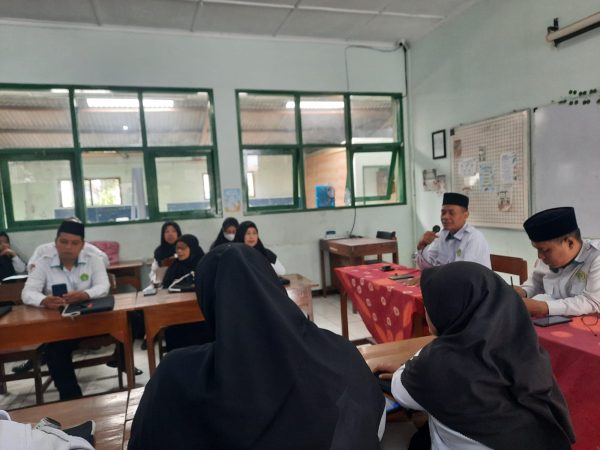 Kepala MTsN 8 Sleman Lakukan Briefing Pengawas ASTS Gasal Tahun Pelajaran 2026/2027